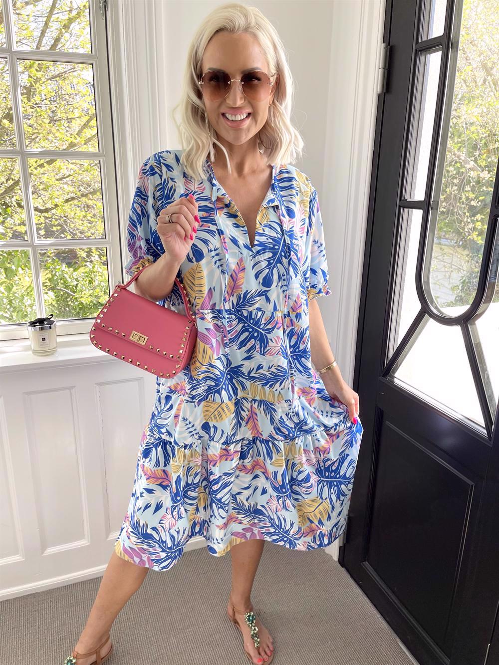 Kanja - Kjole med mønster og flæsekant på ærmet